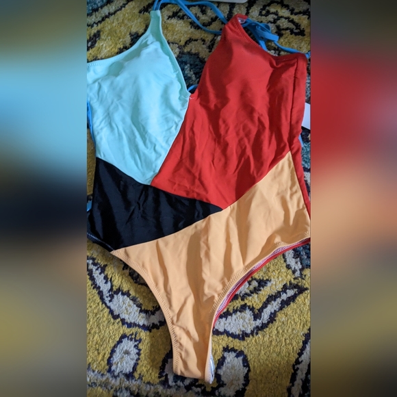 NWT Cupshe Colorblocked VNeck One Piece Swimsuit L - Picture 3 of 5